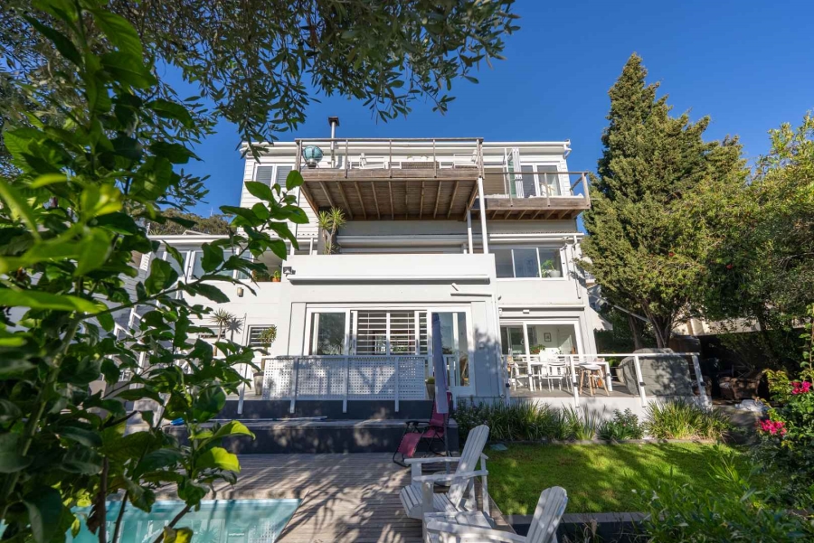 5 Bedroom Property for Sale in Green Point Western Cape
